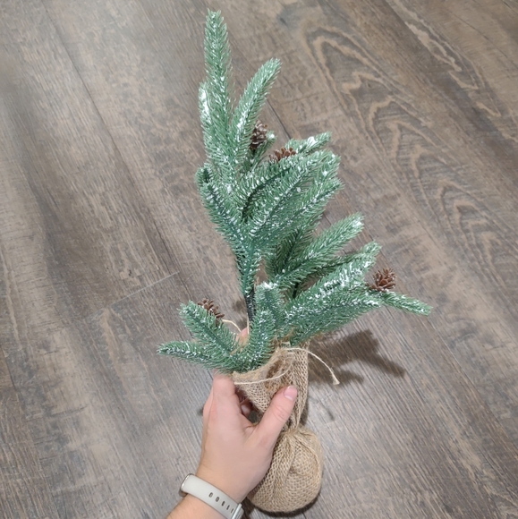 Winter pine tree decoration - Picture 3 of 6